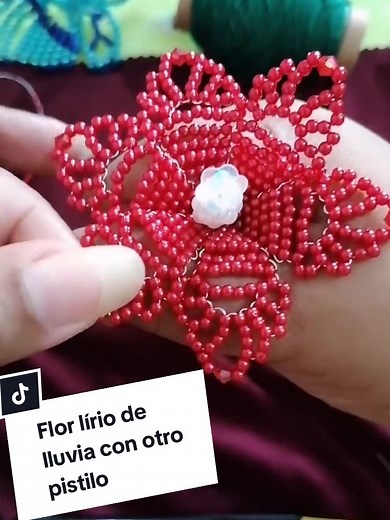 Cómo hacer pétalos para flores de tembleque