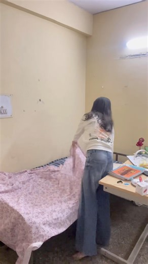 Room ki chaabi Ghar pe reh gayi!? 😱🤍