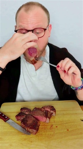 A Lifelong Vegan Tried Meat for the First Time… His Reaction Shocked Everyone 😳🥩