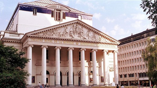 Le Théâtre Royal de La Monnaie, bâtiment emblématique de la ville de Bruxelles deux fois centenaire - RTBF Actus