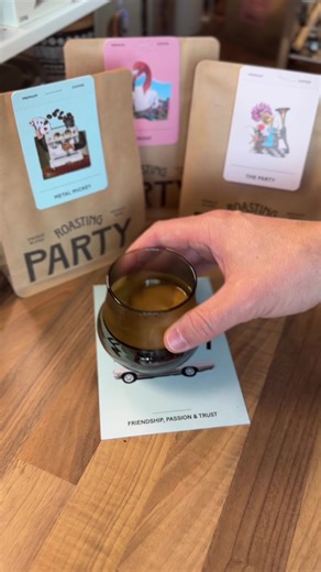 It’s a roasting party! Getting to try some new beans from @Roasting Party as well as welcoming new tool to the bar from @normcore . Coffeewise, i started with Metal Micky which gave me some nice maple syrup and cream vibes. On the tool side, this is the V4 tamper which has no click meaning we can brew sneaky drinks when it’s quiet around the house! Happy weekend everyone! Cups: @kruveinc #coffee #coffeetime #espresso #coffeetiktok