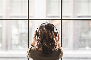 7 Powerful Benefits of Music Therapy for Seniors