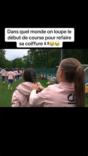 In what world do we miss the start of the race to fix our hair? 🇫🇷😭😂 #equipedefrance #france