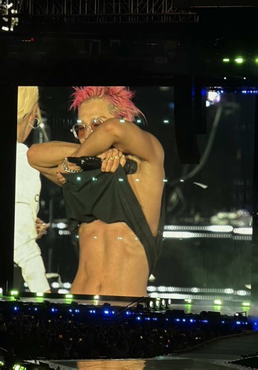 big bang is backkkkkk 😭 🖤💛 #bigbang #bigbangvip #bigbangconcert #COSMOS_WORLD_TOUR #concert @BIGBANG @TAEYANG big bang 20TH anniversary cosmos world tour concert New Jersey east Rutherford nj met life stadium
