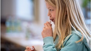 Ce se întâmplă dacă un elev primeşte un rezultat pozitiv la testul rapid de COVID-19. Ministrul Sănătăţii a oferit explicaţii