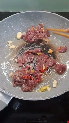 🥩🌿 Thịt bò xào lá lốt – thơm nức, đậm vị, cực bắt cơm!