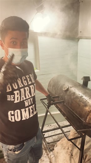 Gio | La Gloriosa 🍔✨ on Instagram: "Un día decidí creer en mí, y en el camino encontré a un equipo increíble y a miles de ustedes que creyeron con nosotros. 💜⭐️ Ningún sueño es demasiado grande cuando se trabaja con pasión y con un propósito claro! Servir y dar lo mejor día a día."