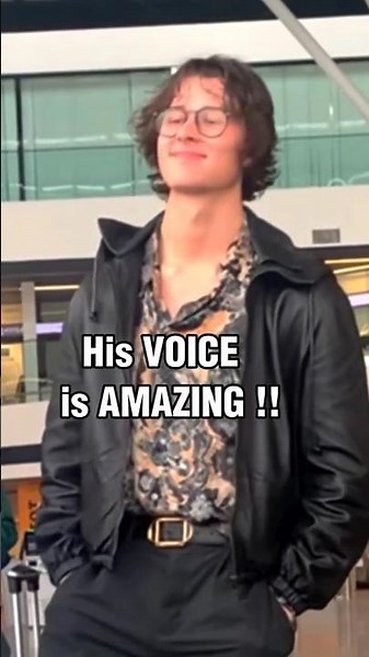 , Emotional Airport Piano Performance | David Kushner - Daylight,