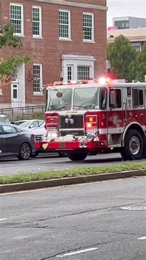 D.C fire engine 3 returning #fast #fire #water #emergency #automobile #iaff #city