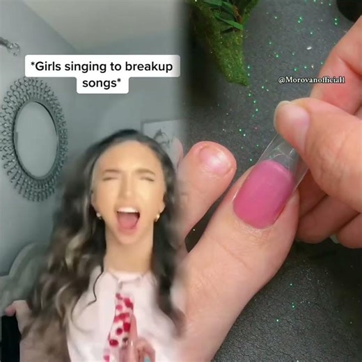 Girls singing along to break up songs 💔🤪 #shorts