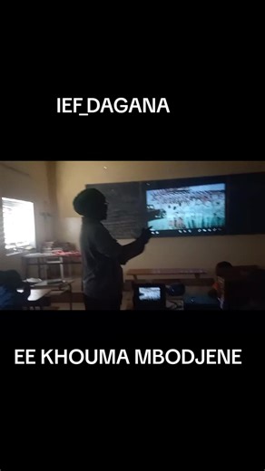 Partage de bonnes pratiques à l’École élémentaire de Khouma Mbodjène Yakhasabar : Dans une dynamique de revalorisation de l’histoire et de transmission des valeurs, une projection de film à l’aide d’un vidéoprojecteur a été organisée. Cette initiative pédagogique vise à donner aux élèves des repères solides de dignité, de bravoure et d’abnégation, tout en renforçant leur attachement à la communauté et à son patrimoine historique et culturel.