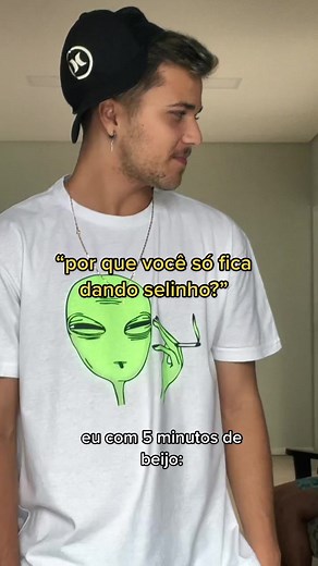 Exploring Unique Alien Graphic Tees This Season
