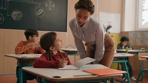 clip-3444347707-caucasian-woman-teacher-female-tutor-walking-between