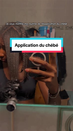 Routine de soins cheveux crépus : application du chébé