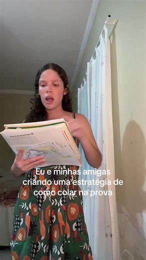 Eu e minhas amigas criando uma estratégia de como colar na prova #humor #meme