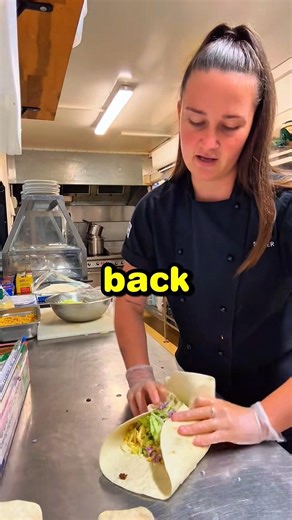 She Shows How to Make the Perfect Wrap! 🤩