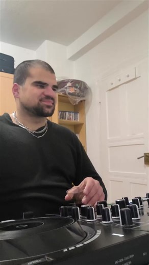 Moonlight: A Unique Turkish DJ Experience