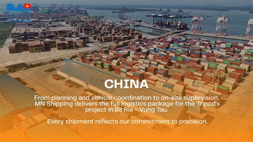 𝐌𝐍 𝐏𝐑𝐎𝐉𝐄𝐂𝐓 𝐓𝐄𝐀𝐌 tiếp tục ghi dấu năng lực xử lý những dự án phức tạp và yêu cầu kỹ thuật cao. Dự án vận chuyển thiết bị lắp đặt nhà máy với quy mô hơn 500 containers, lấy hàng từ nhiều suppliers tại China, tổ chức vận chuyển — thông quan — giao thẳng tới công trình thi công nhà máy, đúng tiến độ và tiêu chuẩn an toàn nghiêm ngặt. Từ đêm đến ngày, đội ngũ MN luôn có mặt tại hiện trường để đảm bảo từng kiện hàng được di chuyển chính xác – an toàn – trọn vẹn. 𝐌𝐍 𝐏𝐑𝐎𝐉𝐄𝐂𝐓 𝐓𝐄𝐀
