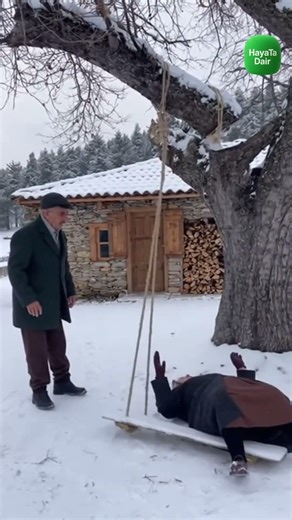 AĞACI KIRACAN HANIM. #ağaç #salıncak #komedi #kar #kış #keşfet #reels #short #yapayzeka #köyhayatı