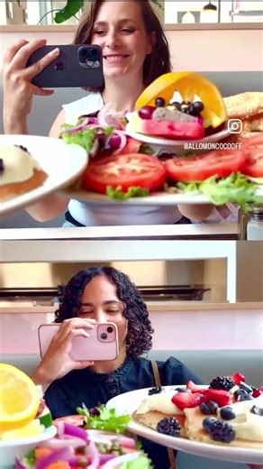 Un brunch chez Allô mon Coco, c’est meilleur quand c’est partagé avec une personne qu’on adore ☀️🫶 Envoyez cette vidéo à la personne avec qui vous voulez aller bruncher ! *** A brunch at Allô mon Coco is better when it’s shared with someone you adore ☀️🫶 Send this to the person you want to have brunch with next! | Allô mon Coco - Galeries de la Capitale