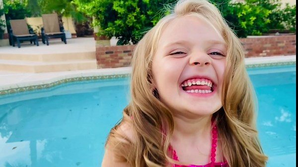 Funna Girls Mermaid Costume Princess Dress Up with Accessories Purple, 5T