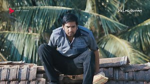 Oru vazhiyaa panatha eduthuttan da! 😂 Watch Santhanam as Speed in #Velayudham, now streaming on Simply South worldwide, excluding India. | Simply South