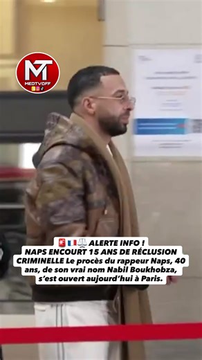🚨🇫🇷⚖️ ALERTE INFO ! NAPS ENCOURT 15 ANS DE RÉCLUSION CRIMINELLE 🤯 Le procès du rappeur Naps, 40 ans, de son vrai nom Nabil Boukhobza, s’est ouvert aujourd’hui à Paris. Il est accusé d’avoir violé une jeune femme de 20 ans dans son sommeil, dans un hôtel parisien en 2021. Les faits se seraient produits après une rencontre dans une boîte de nuit du 9e arr. de Paris. Selon le parquet, le rappeur aurait proposé à trois femmes, dont la plaignante âgée de 20 ans au moment des faits, de prolonger l