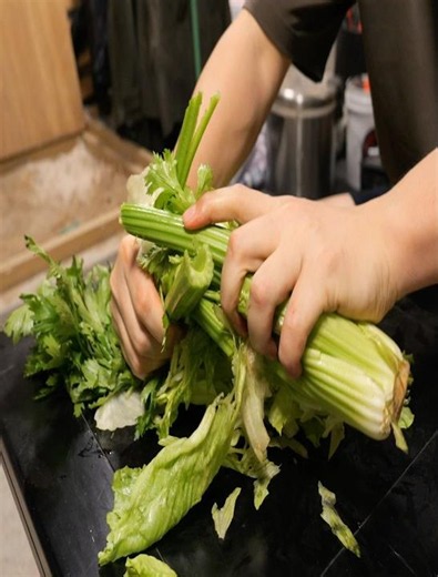 How to make monster sounds with octopus and vegetables