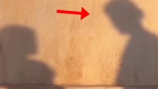 George Lucas foreshadowed Anakin Skywalker becoming Darth Vader in one of the smartest ways possible…In Star Wars: Episode I – The Phantom Menace, young Anakin’s shadow on the wall briefly takes the shape of Darth Vader—quietly hinting at the tragic future waiting for him long before he ever turned to the dark side.