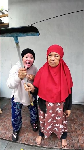 Playing with all the statues⁉️🤣