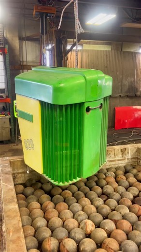 Chemical dipping a 1950s John Deere 620 nose grille assembly. #transormation #beforeandafter #clean #tractor #farming #restoration #metal #rust #paint