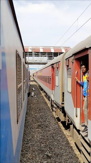 12166 Gorakhpur Mumbai Ltt Superfast Express Crossing #shorts #viralshorts #train #railway #travel
