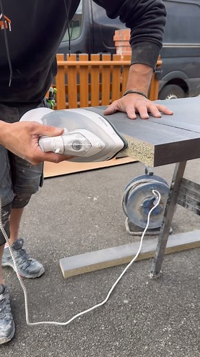 ORL TIPS on Instagram: "Comment coller un chant sur un plan de travail.. #diy #tuto #tips #reels #technique #renovation #pose"