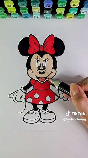 Pintando com Marcadores a personagem De Desenho Animado do Mickey Mouse a Minnie Mouse. #mickeymouse #minniemouse #desenhoanimado #coloring #drawing
