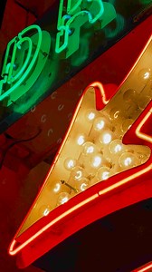 This video is #NoFilter as the reflection of the lightbulbs’ flash on the camera creates the bonus twinkling effect.We’ve had a blast taking unique looks at our animated signs with you all during #FlashyFriday, but we’ve run out of signs! Don’t worry though - Flashy Friday will return when the new wing is lit!#Lightbulbs #Neon | American Sign Museum