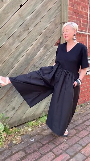 A little silliness on a quick photoshoot for work 🖤 how else could you tell this is a jumpsuit and not a dress 😂😂