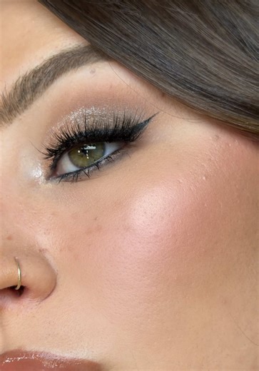 still can’t get over this glam @Anastasia Beverly Hills Glindr stick in champagne Ice @HouseOfLashes in style Tigress @Natasha Denona texture and tone palette #eyeshadowtutorial #eyeshadowpalette #eyeshadow #makeup