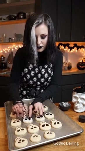 skull cookies are ready Happy Halloween! | Gothic Darling