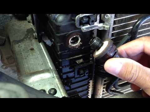 Remove automatic gearbox oil pipe from cooler w211