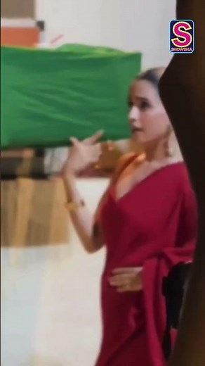 Sanya Malhotra Dances To Jalebi Bai Song At An Event, Fans React As Video Goes Viral | N18S