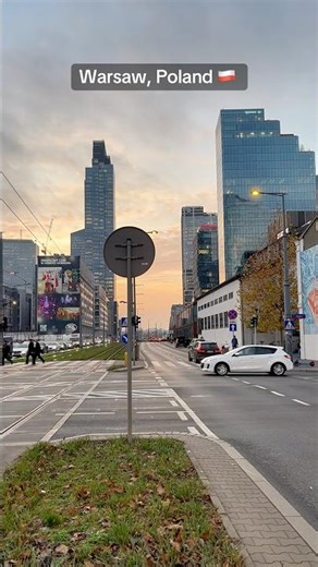 Poland 🇵🇱 Life in Warsaw. December 10, 2025. The Streets of Warsaw, Poland. Street Scenes.