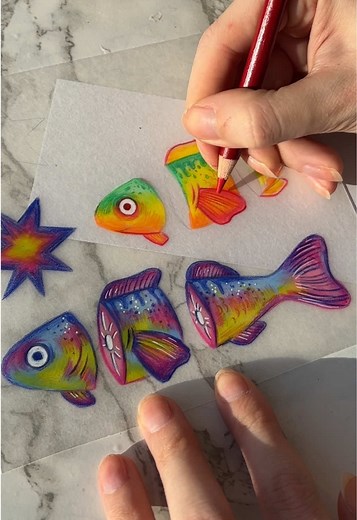 Shrinky dink fish keychains🐠💫 I expected them to turn out a bit bigger, so next time I’ll definitely draw them at least twice as large. When they shrink in the oven they become really tiny🤏 #shrinkydink #diykeychain #handmadegift