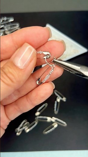 DIY safety pin necklace ✨ #DIY #diyjewelry #handmadejewelry #safetypin #necklace #craft #shorts #fyp