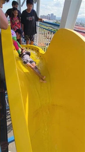 PUSH ME NOW PLEASE‼️😂🤣#WaterWorldCebu #Waterslides #WaterPark #waterparks #waterslide