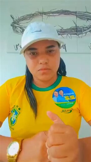 Esse tipo de gente aqui são aqueles que falam mal da choquei mas faz igual! Eu to me fodendo pra partido político de participante, eu quero é assistir, seus doentes