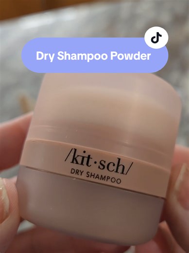 @Kitsch did a great job with this dry shampoo powder! So easy to apply and tackles that greasy, dirty hair so easily! #dryshampoo #dryshampoopowder #powder #kitsch #hair