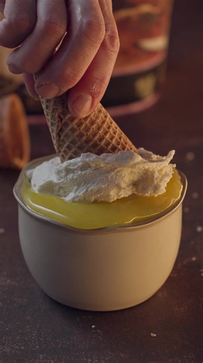 We tried the butter-dipped ice cream trend and just kept right on going! Which of these three DIY ”magic shell” toppings is speaking to your sweet tooth? Get the recipes below. 🍨🍦 🍓 Strawberry & White Chocolate Blonde 🍫 Dark Chocolate 🧈 New Zealand Grass Fed Butter & flaky salt #ButterDippedIceCream #SweetTreat #AnythingButOrdinary Strawberry Magic Shell 2 Private Selection White Chocolate Blonde Bars 2 tbsp refined coconut oil 3 tbsp freeze dried strawberry powder Melt chocolate and coconu