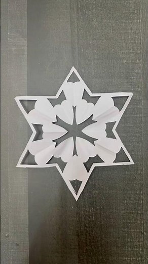 DIY snowflake making with paper / Christmas decorations #diy #christmascrafts #papercrafts r