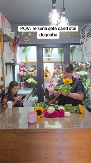 Allia Flowers on Instagram: "Toți avem acel coleg care lucrează doar când îl vede șeful 😂 . . 🎀 Allia Flowers 🎀 Program : miercuri - duminică | 9:00 - 17:00 Moldovița Nr.422 ☎️ 0751 316 277 🚗Livrare la domiciliu! Whatsapp | Facebook | Instagram | Tik Tok . . #alliaflowers #2025 #moldovita #flowers #trandafiri"