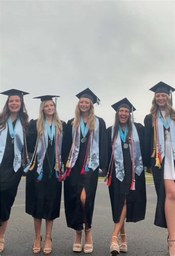 we graduATEed 👩‍🎓😛🔥 #graduation